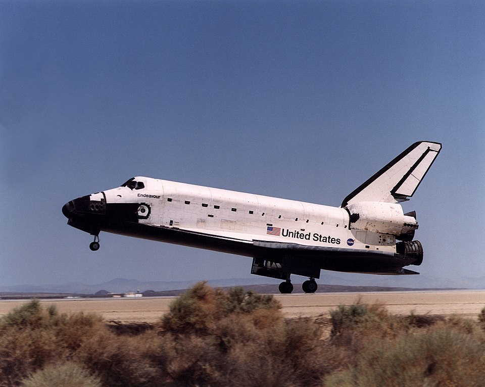 STS-111 Lands at Edwards Air Force Base