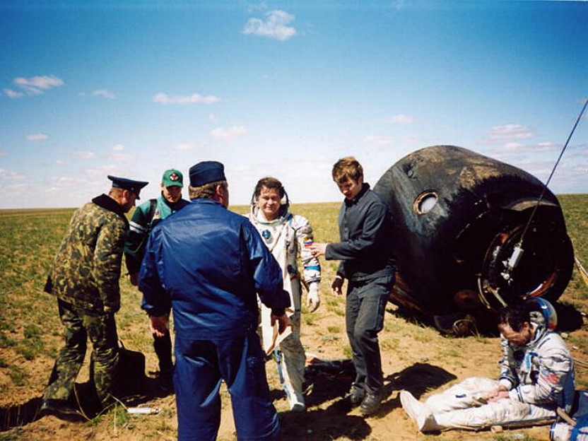 Soyuz TMA-1 Landing