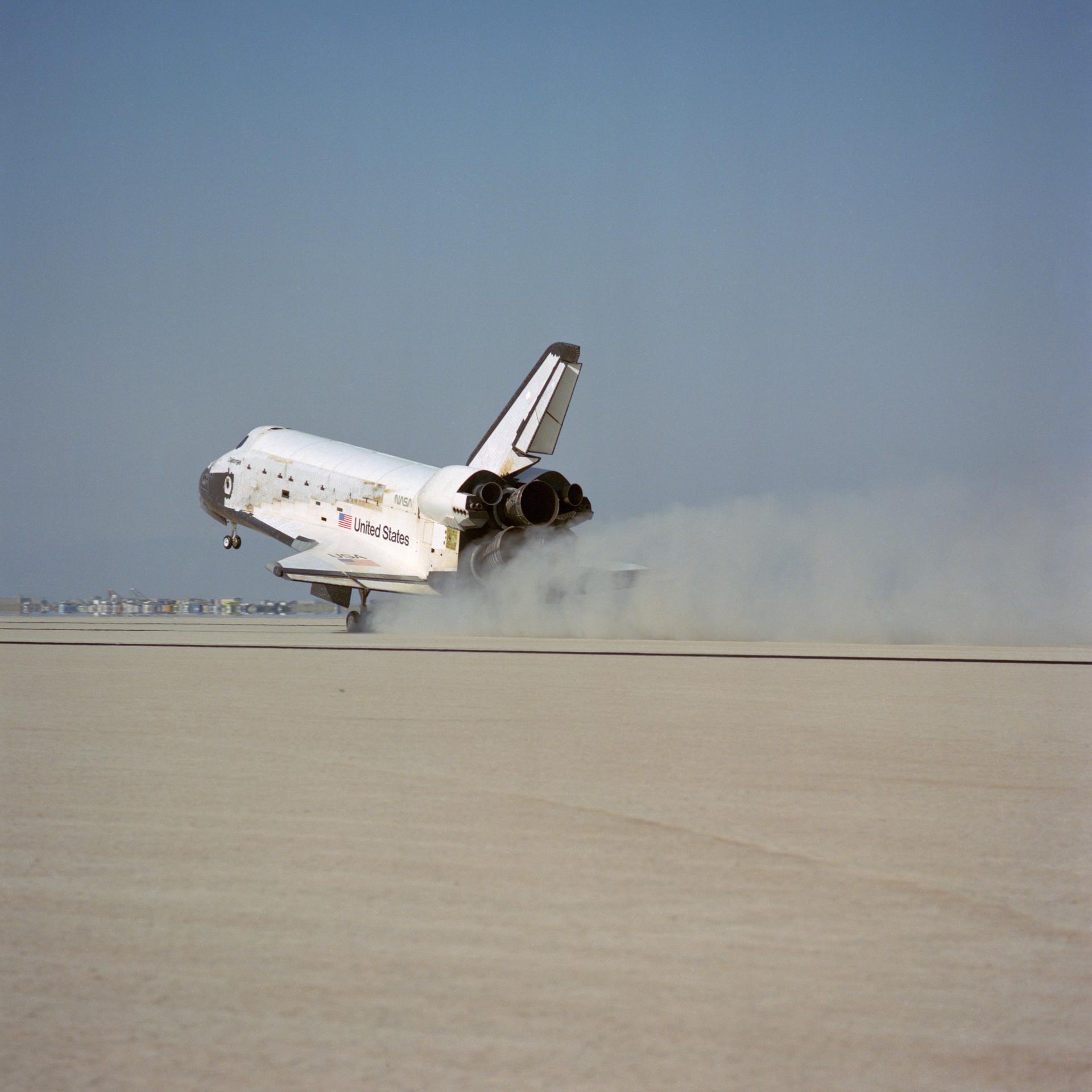 STS-51 B Kicks up the dust at EAFB